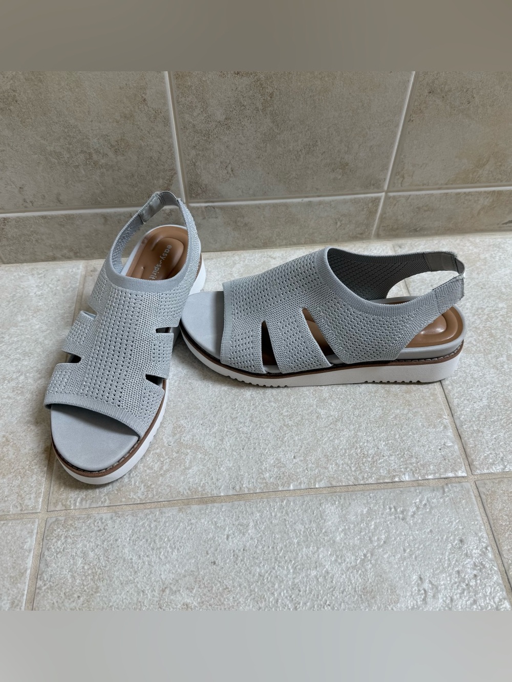 Easy Spirit Winslow flat sandals in light grey w slingback strap size 8W
